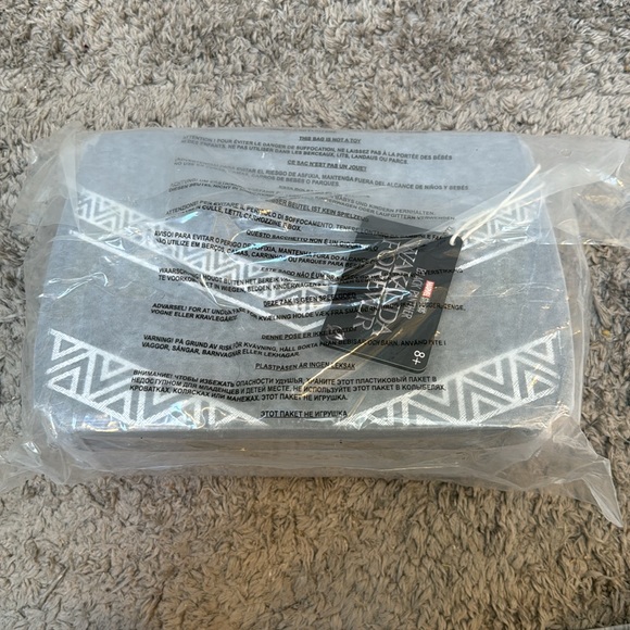 NWT Loungefly Marvel Black Panther Wakanda Forever Cross Body Bag - Picture 3 of 4